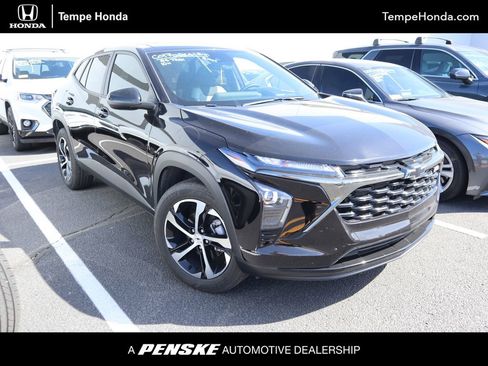 Used 2025 Chevrolet Trax RS w/ Sunroof Package FWD image 1