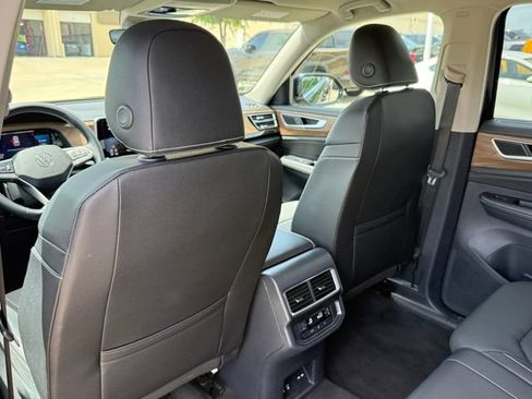 Used 2025 Volkswagen Atlas SE FWD image 29