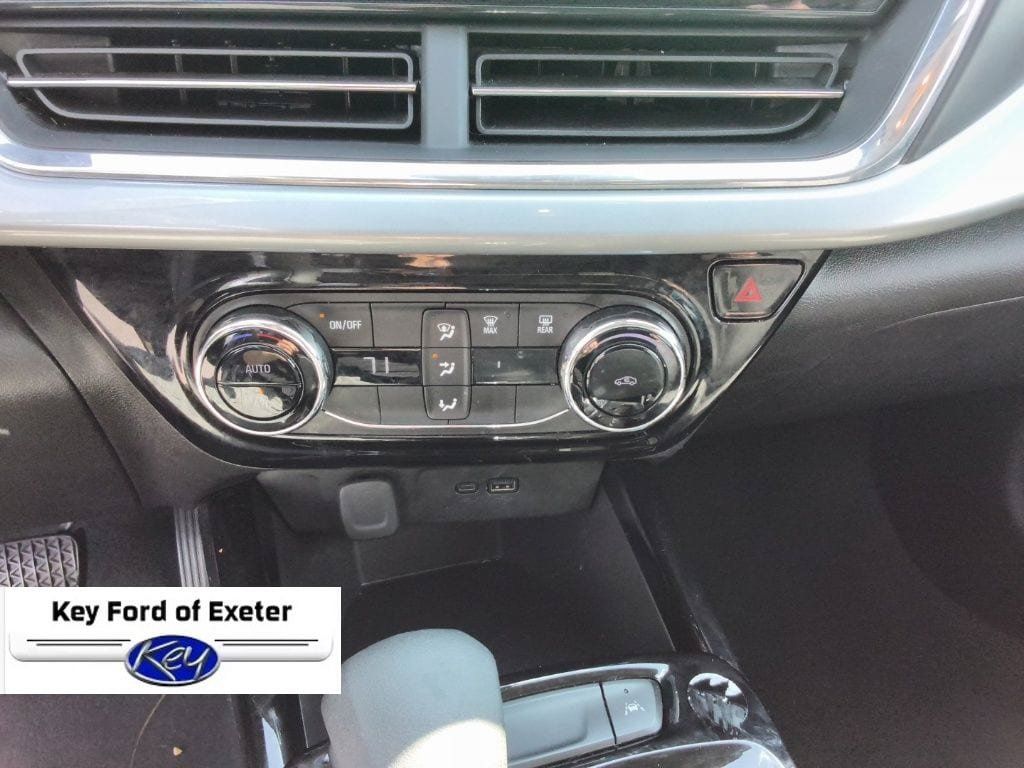Used 2025 Chevrolet Trax LT FWD image 33