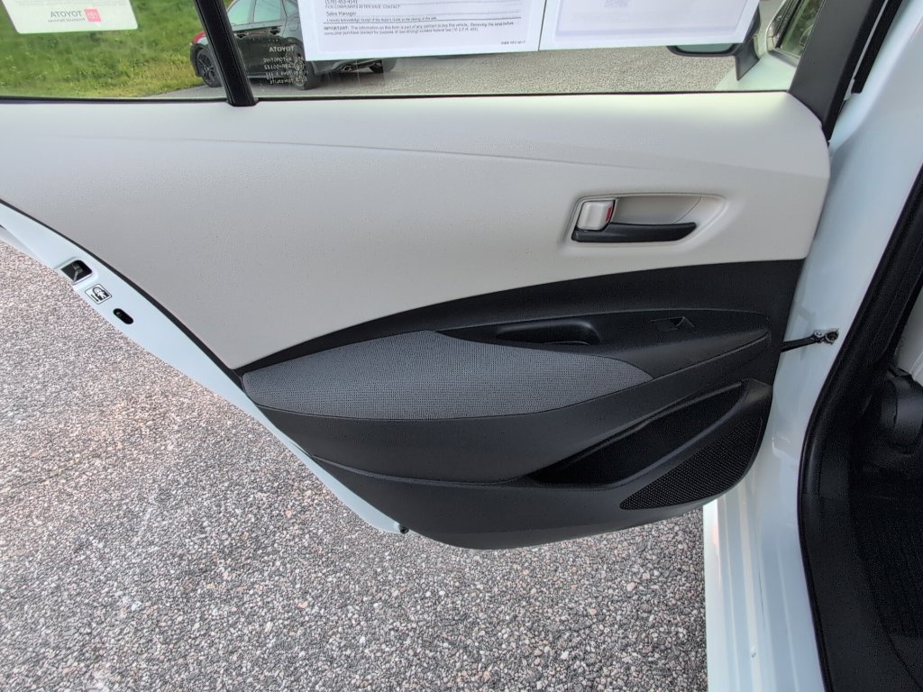 Used 2022 Toyota Corolla LE FWD image 15