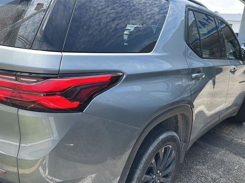 Used 2023 Chevrolet Traverse RS FWD image 2