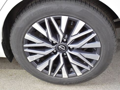 Used 2025 Nissan Altima 2.5 SV FWD image 33