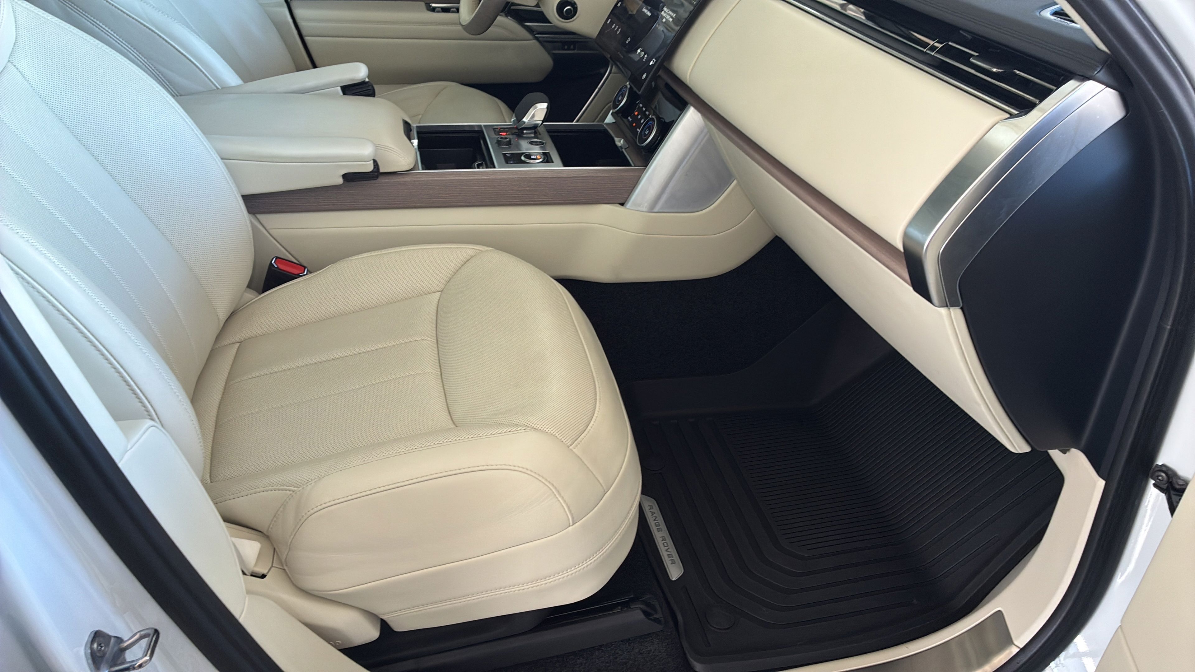 Used 2023 Land Rover Range Rover SE AWD/4WD image 25