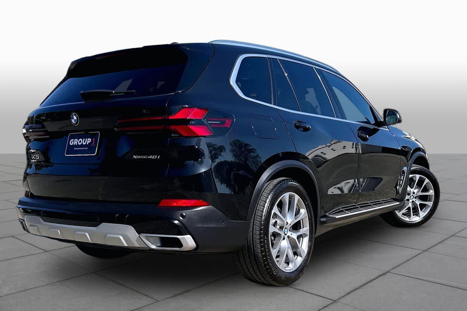 Used 2024 BMW X5 xDrive40i w/ Parking Assistance Package AWD/4WD image 12