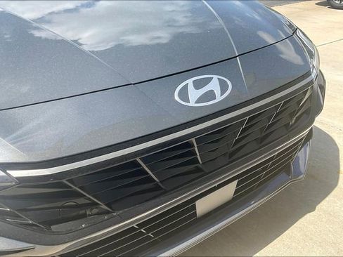 New 2025 Hyundai Elantra Limited image 32