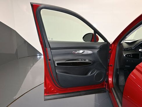 Used 2025 Genesis GV70 2.5T image 11