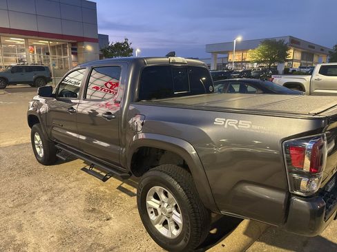 Used 2022 Toyota Tacoma SR5 w/ Technology Package image 5