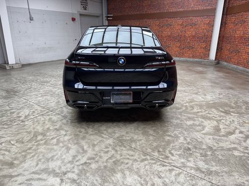 Used 2025 BMW 760i xDrive image 4
