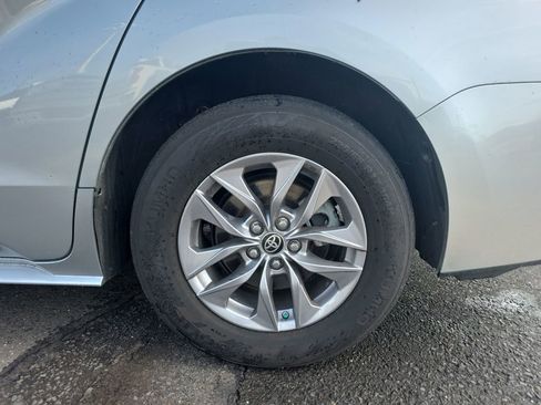 Used 2021 Toyota Sienna LE image 12