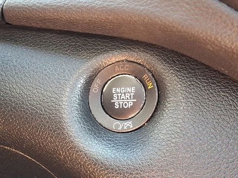 Used 2019 Jeep Cherokee Limited image 27