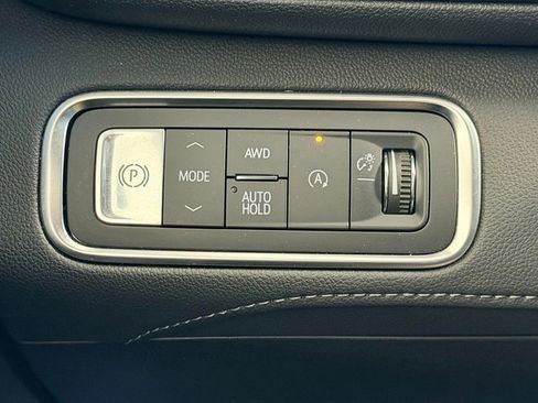 Used 2025 Buick Enclave Preferred image 17