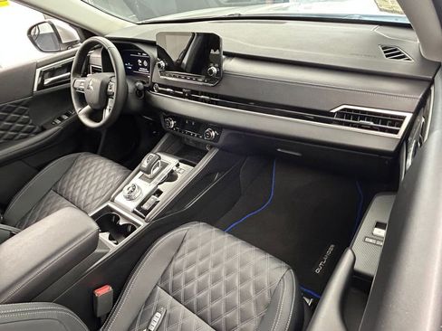 New 2025 Mitsubishi Outlander SEL image 53