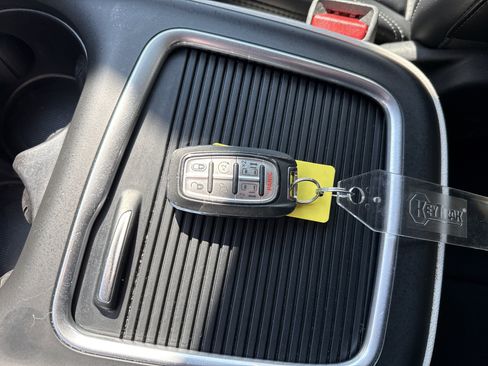 Used 2024 Chrysler Pacifica Touring-L FWD image 37