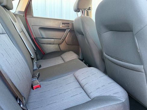 Used 2009 Ford Focus SE FWD image 15