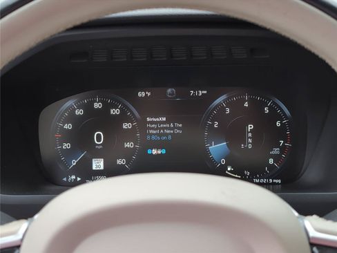 Used 2020 Volvo XC90 T5 Momentum FWD image 28