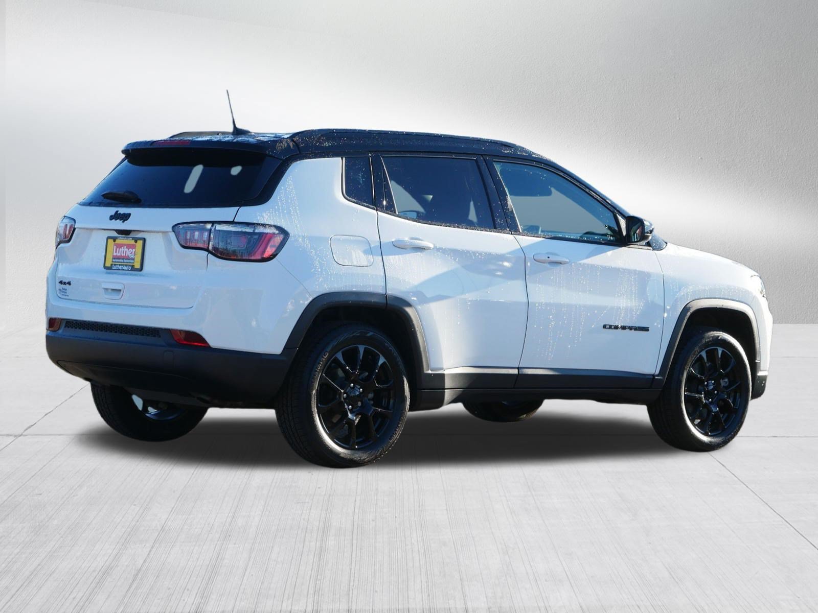 Used 2023 Jeep Compass Latitude w/ Sun and Sound Group AWD/4WD image 7