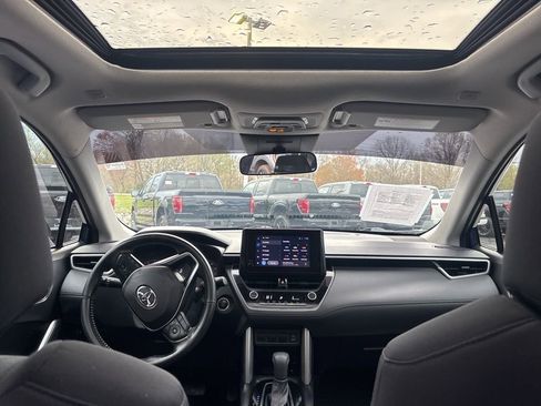 Used 2023 Toyota Corolla Cross LE w/ Moonroof Package image 18