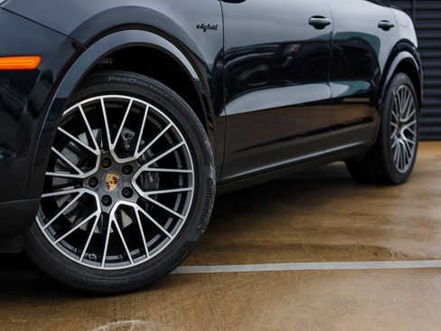 Certified 2022 Porsche Cayenne E-Hybrid image 12