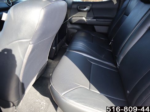 Used 2021 Toyota Tacoma TRD Off-Road image 16