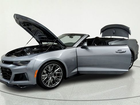 Used 2022 Chevrolet Camaro ZL1 RWD image 9