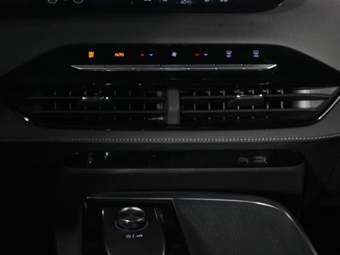 Used 2025 Buick Enclave Preferred FWD image 22