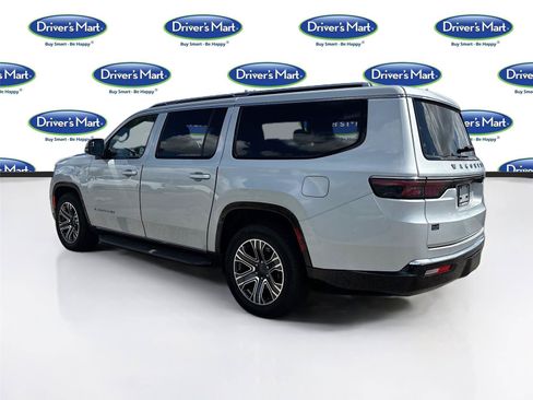 Used 2024 Jeep Wagoneer L Series II RWD image 5