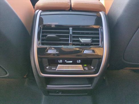 Certified 2026 BMW X7 xDrive40i w/ M Sport Package AWD/4WD image 18