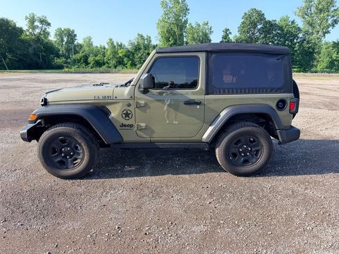Used 2025 Jeep Wrangler Sport AWD/4WD image 4