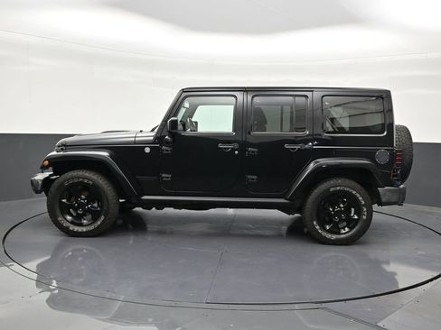 Used 2015 Jeep Wrangler Unlimited Sahara image 2