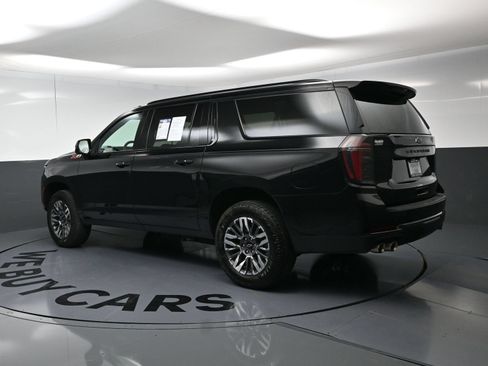 Used 2025 Chevrolet Suburban Z71 AWD/4WD image 7