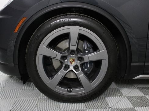 Used 2025 Porsche Macan 4 Electric image 28