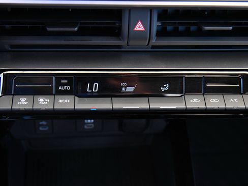 Used 2024 Toyota Prius LE FWD image 22