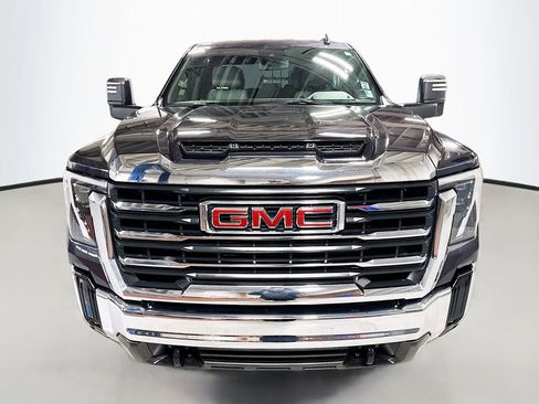 Used 2024 GMC Sierra 3500 SLT image 2