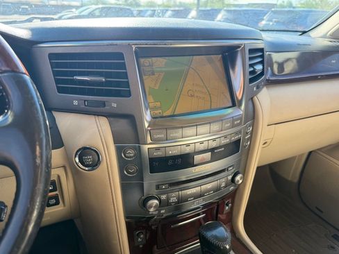 Used 2011 Lexus LX 570 4WD w/ Luxury Pkg image 19