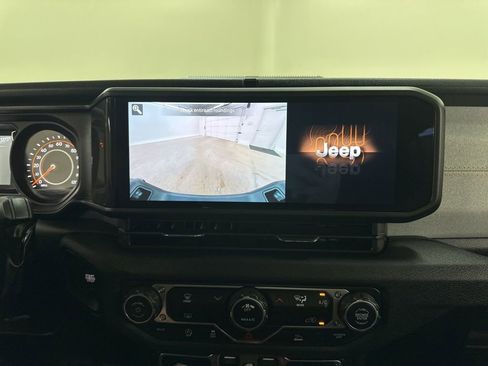 Used 2025 Jeep Gladiator Sport image 43