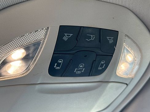 Used 2018 Chrysler Pacifica Touring-L Plus FWD image 23