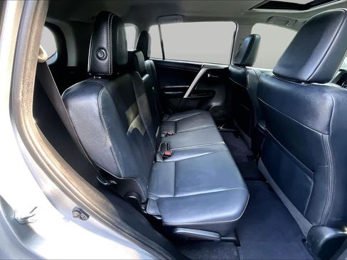 Used 2018 Toyota RAV4 Limited AWD/4WD image 19