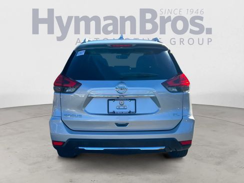 Used 2017 Nissan Rogue SL w/ SL Premium Package image 4