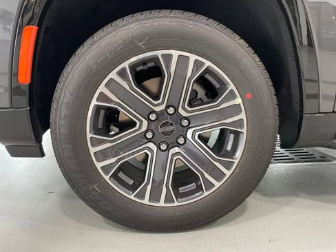 New 2025 Jeep Wagoneer Series II w/ Convenience Group I image 7