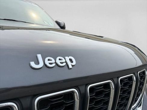 Certified 2023 Jeep Grand Cherokee Laredo AWD/4WD image 32