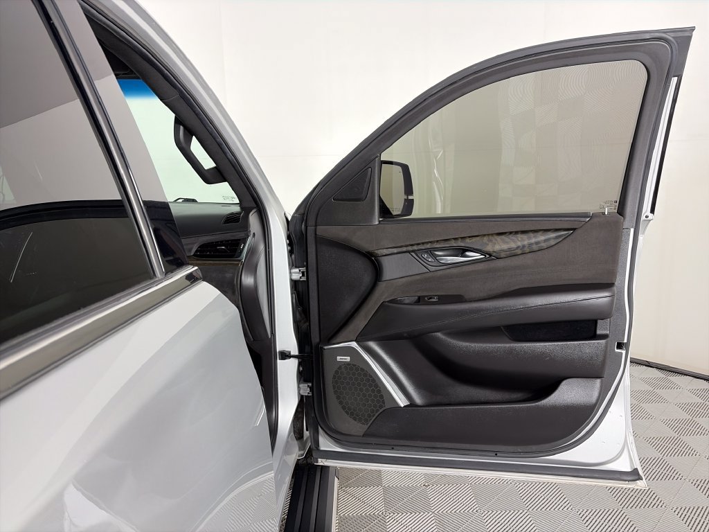 Used 2016 Cadillac Escalade Platinum AWD/4WD image 33
