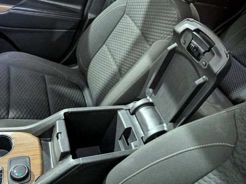 Used 2018 GMC Acadia SLE image 42