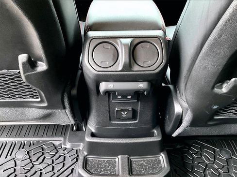 Certified 2024 Jeep Wrangler Unlimited Rubicon w/ Convenience Group image 15