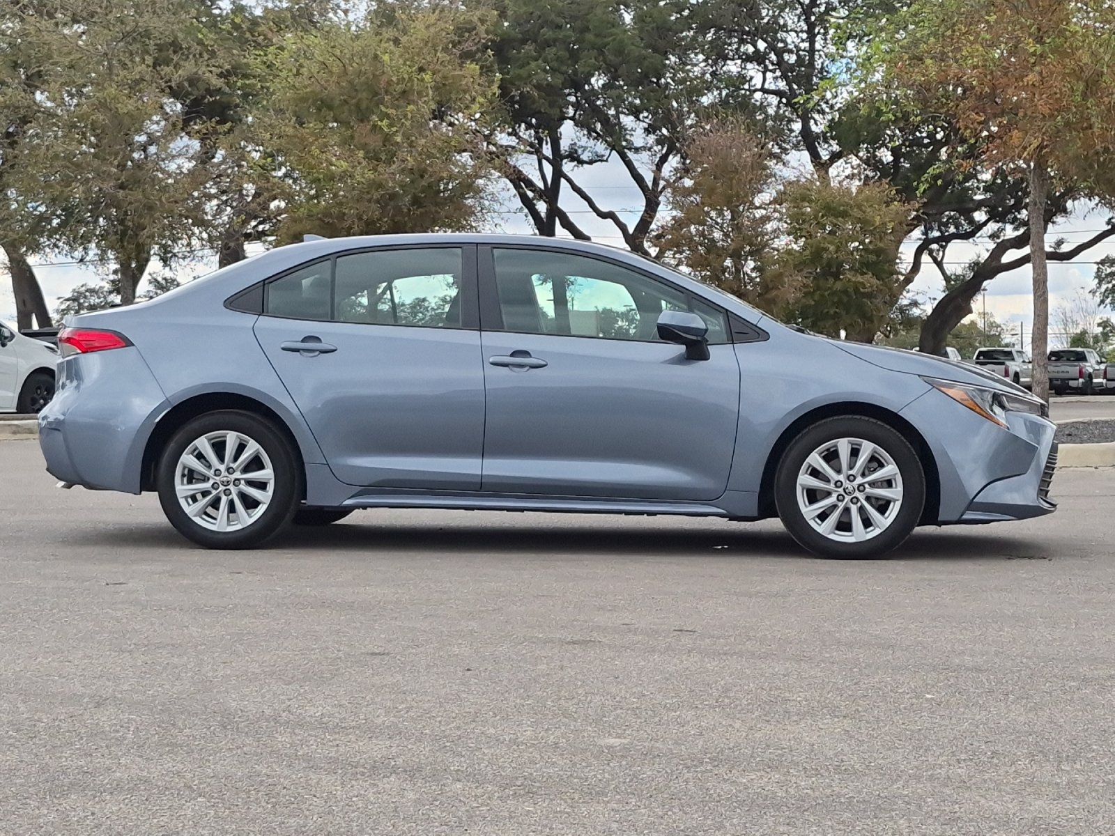 Used 2026 Toyota Corolla LE w/ LE Premium Package FWD image 6