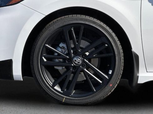 New 2026 Toyota Camry Hybrid FWD image 31