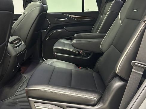Used 2023 Cadillac Escalade Premium Luxury AWD/4WD image 37