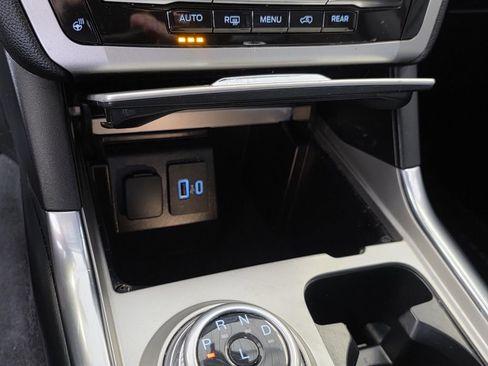 Used 2022 Ford Explorer XLT w/ Equipment Group 202A RWD image 26