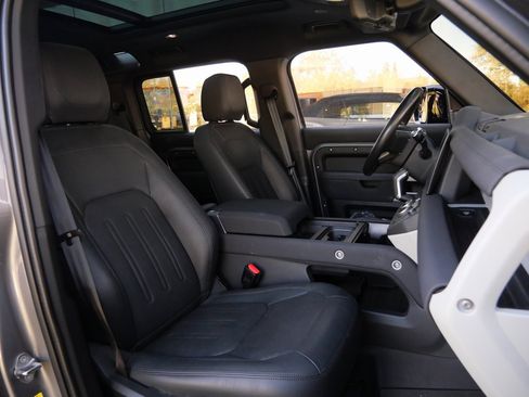 Used 2022 Land Rover Defender 110 S image 21