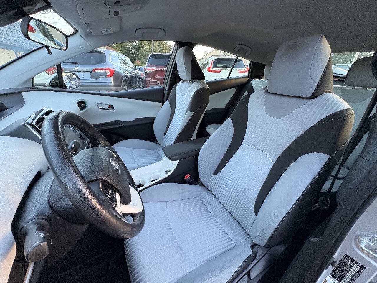 Used 2017 Toyota Prius Prime Plus FWD image 13