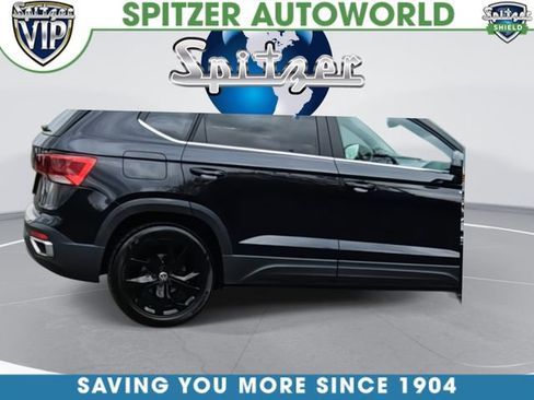 Used 2023 Volkswagen Taos SE w/ Panoramic Sunroof Package AWD/4WD image 9